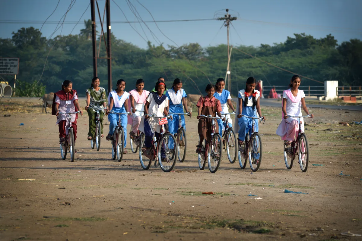 Ragazze India Bici progetto Fondazione Mann Deshi India