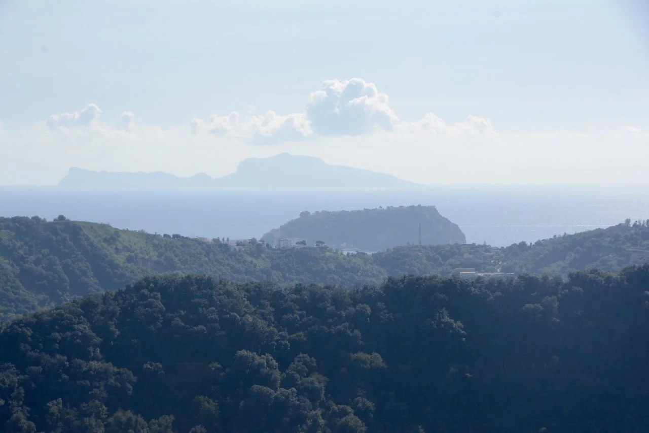 Capri vista da Napoli