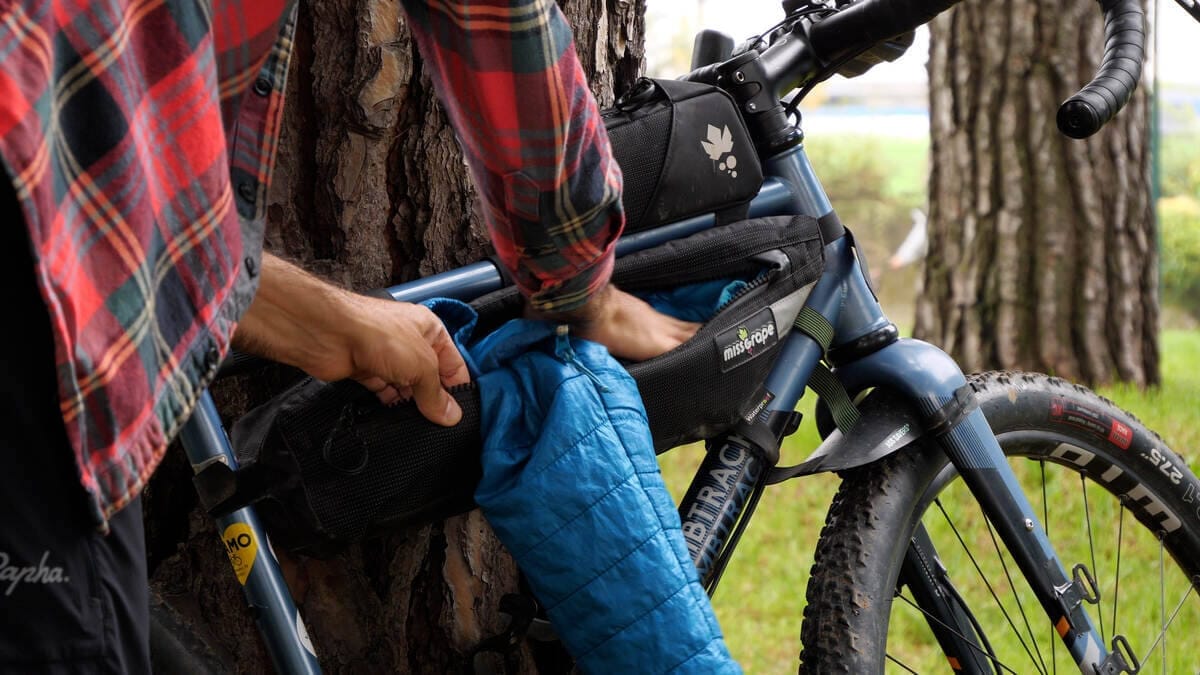 Borsa bikepacking con piumino