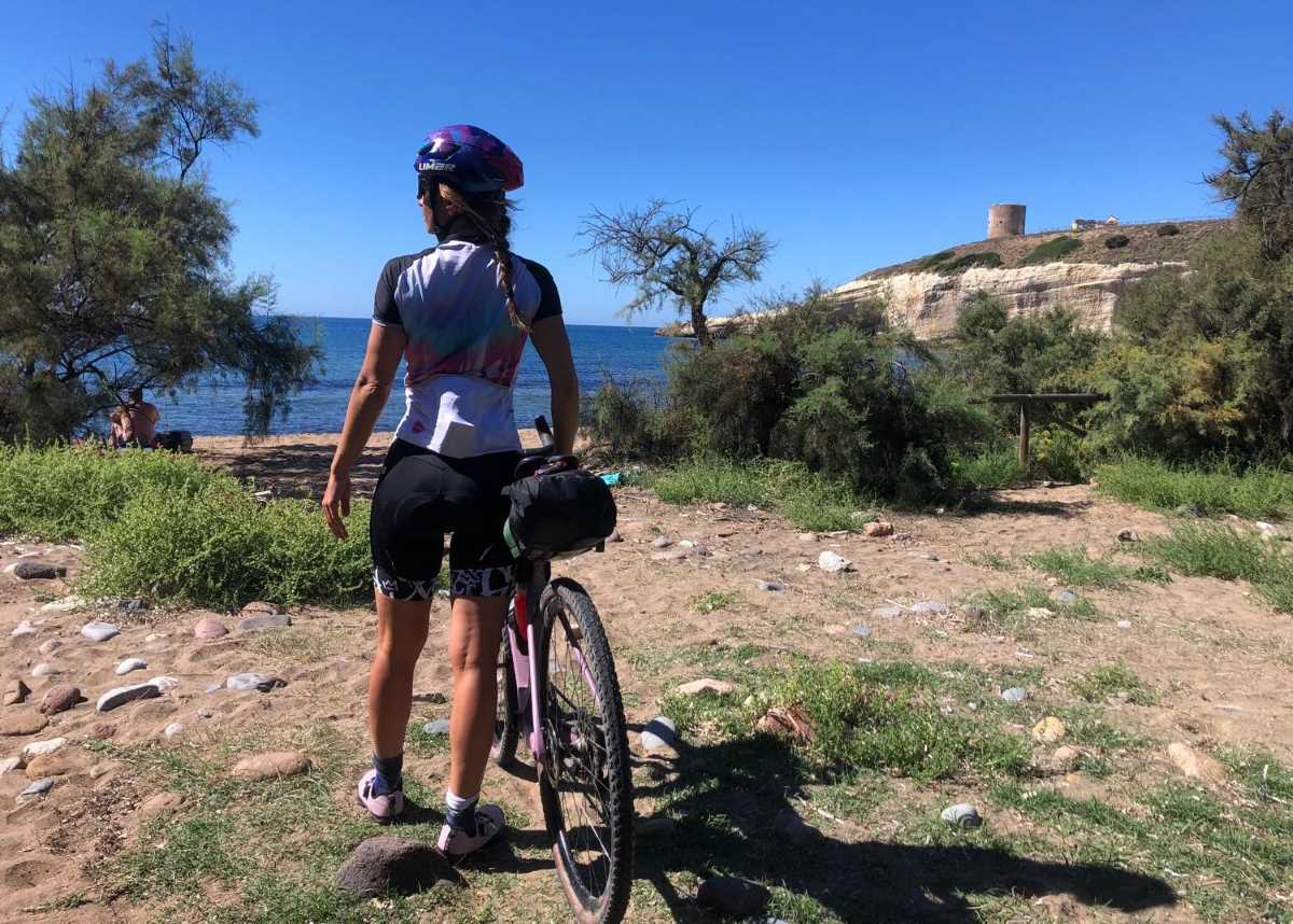 Sardegna in autunno: un paradiso fuori dal tempo da scoprire in bici