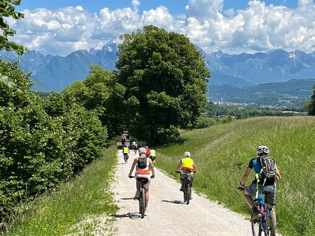 Cicloturisti in Val Belluna Veneto