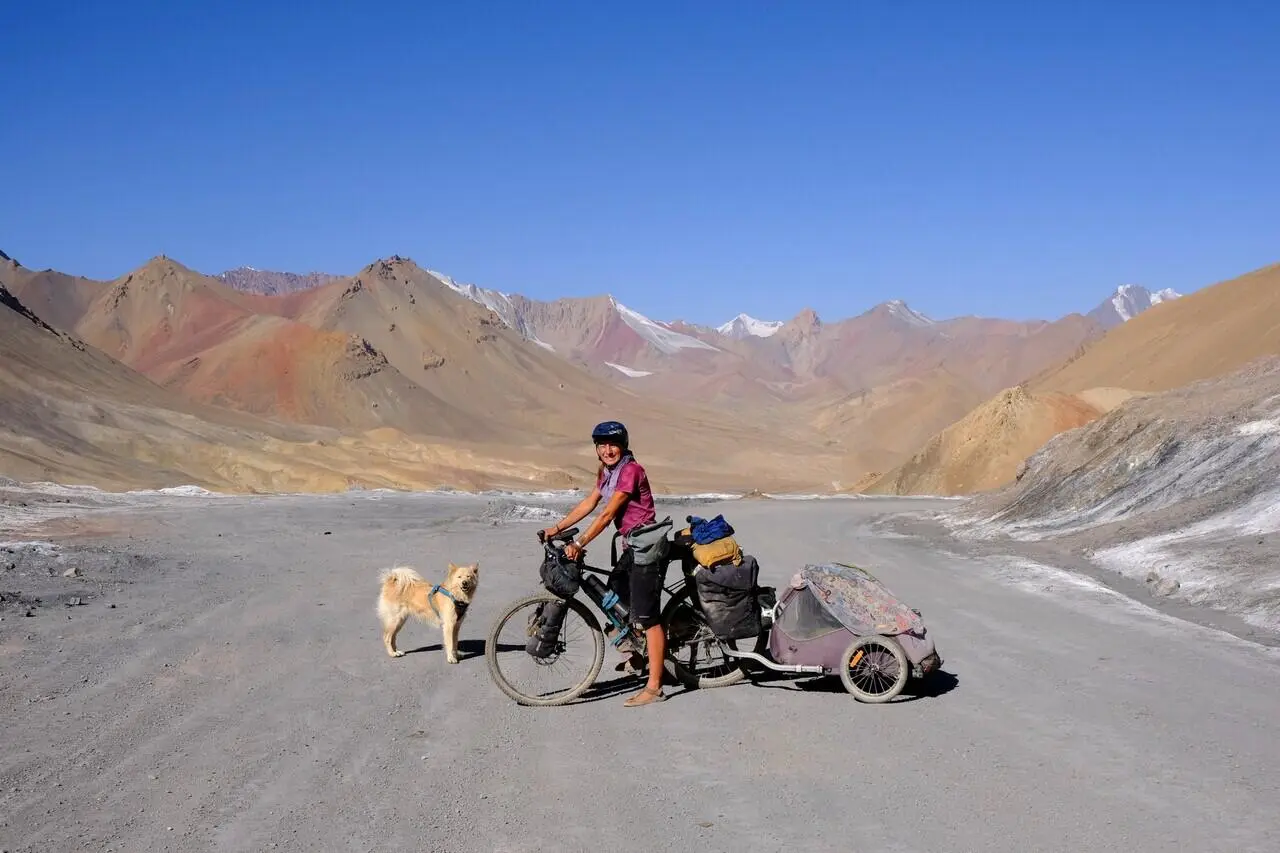 Veronica Rizzoli e Nala per il progetto Bike Without Border
