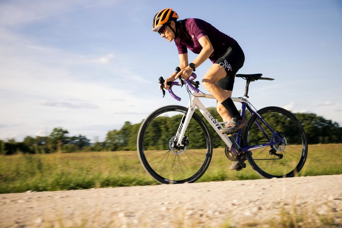 Donne in bici - Foto di Markus Spiske su Unsplash