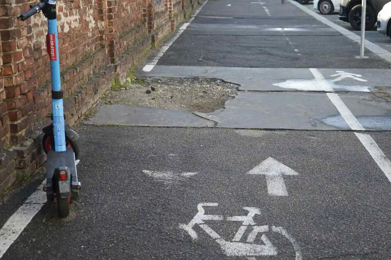 Pavimentazione della pista ciclabile in via Giordano Bruno