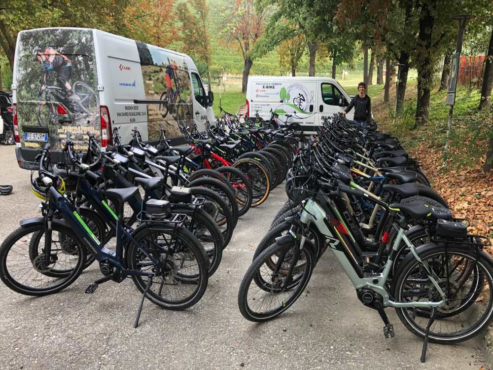 Noleggi bici con furgone Langhe Bik-e