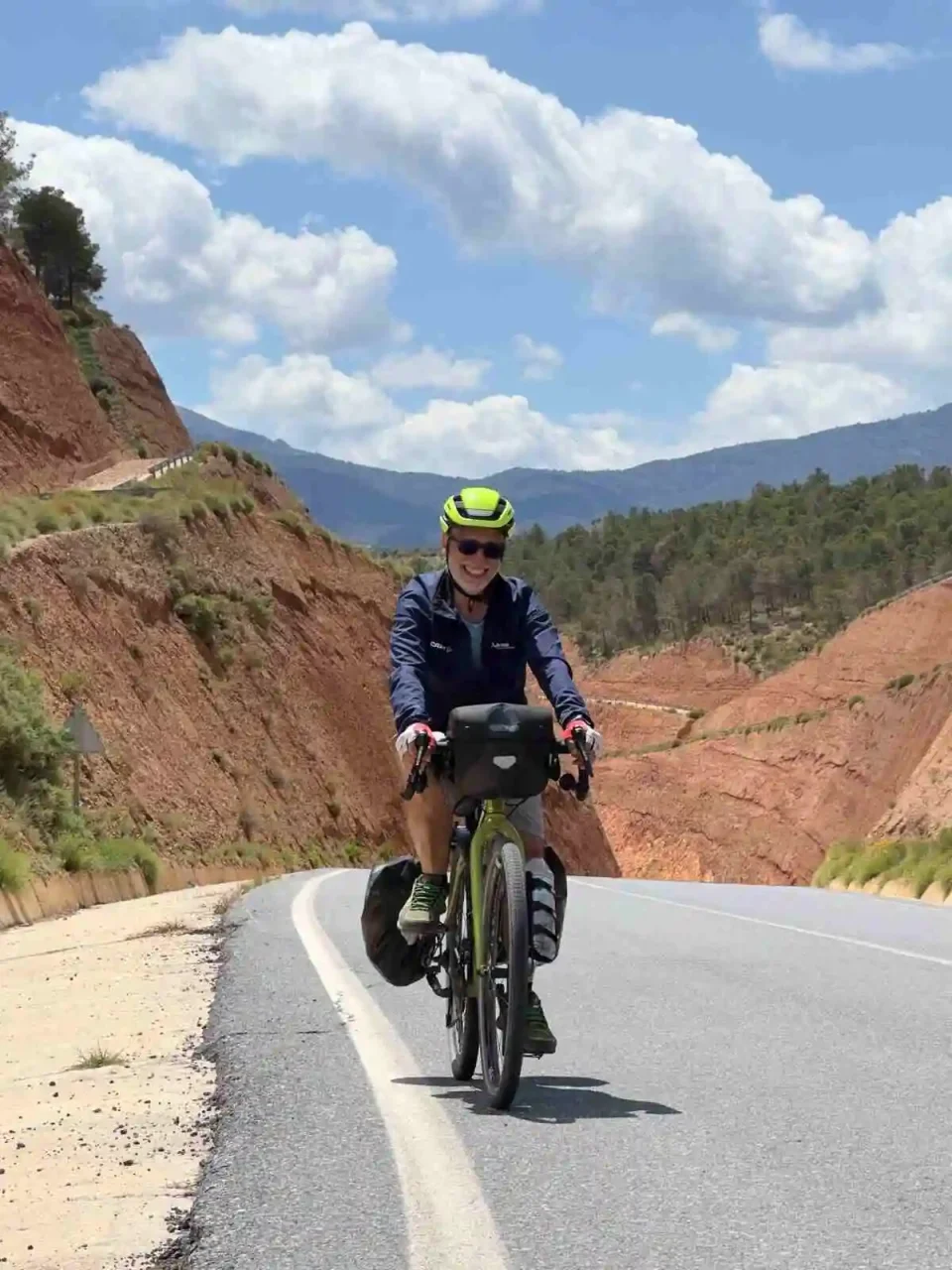 Luigi Menna pedala in Andalusia