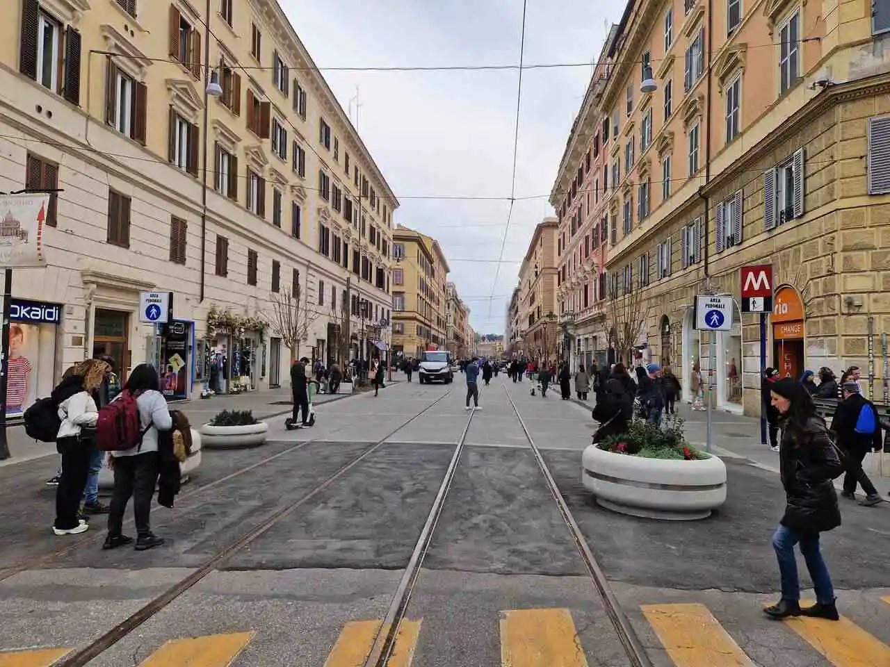 Via Ottaviano pedonale Roma