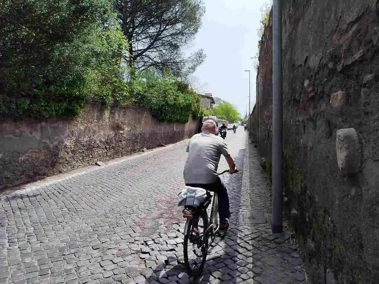 Via Appia Antica ciclista