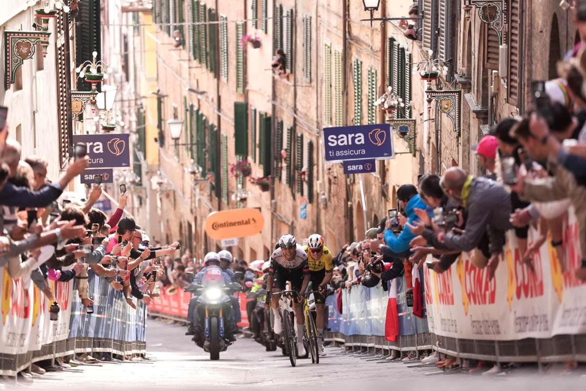 Giro d'Italia 2025 Del Toro e Van Aert, Tappa 9 Gubbio Siena, crediti LaPresse Zac Williams