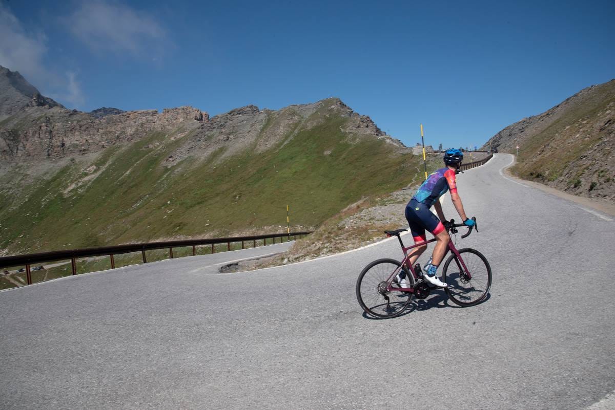 Colle dell’Agnello: in bici sul confine più alto d’Europa
