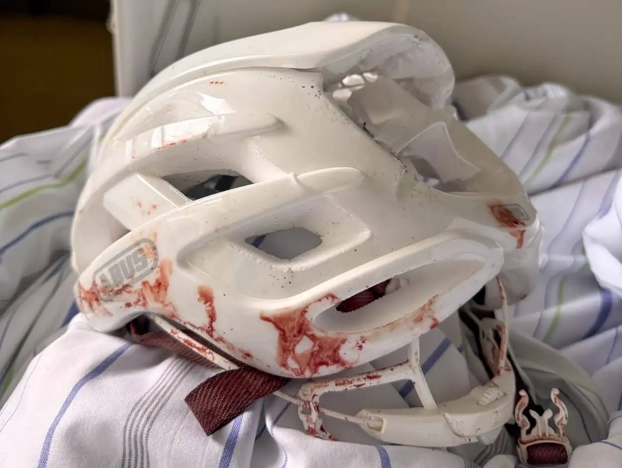 Casco di Omar Di Felice