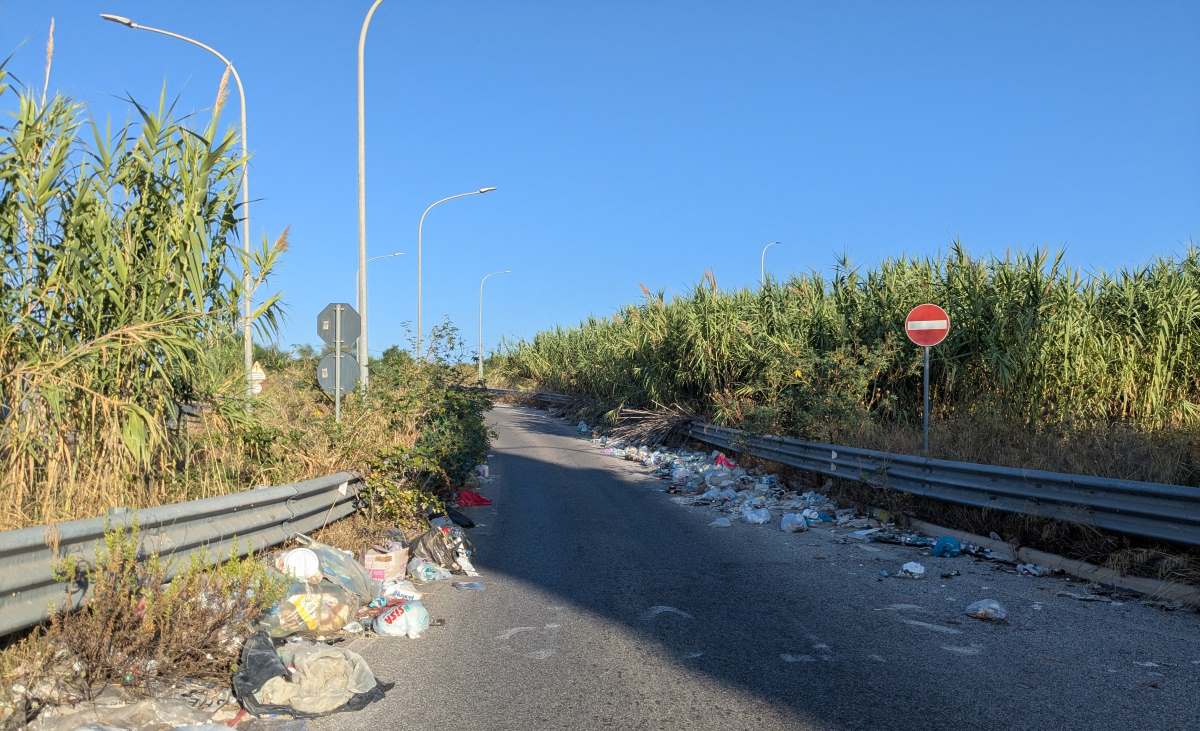 Spazzatura cicloturismo Sicilia SIracusa