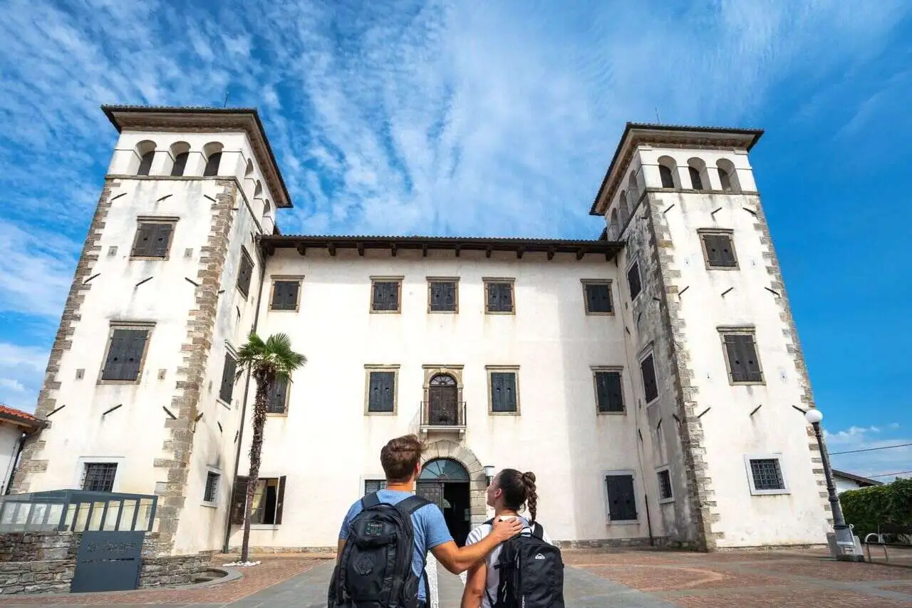 Castello di Dobrovo (foto di Jost Gantar)