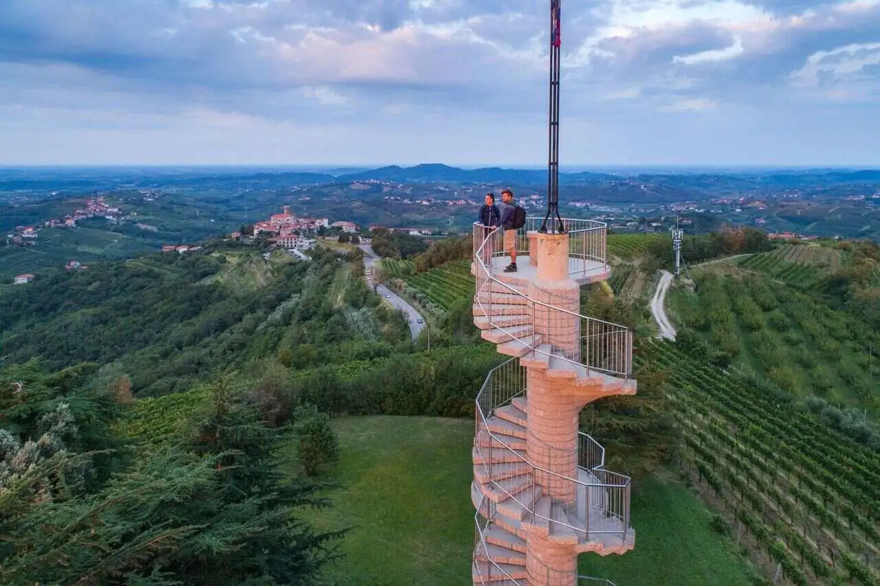 Torre di Gonjace (foto di Jost Gantar)