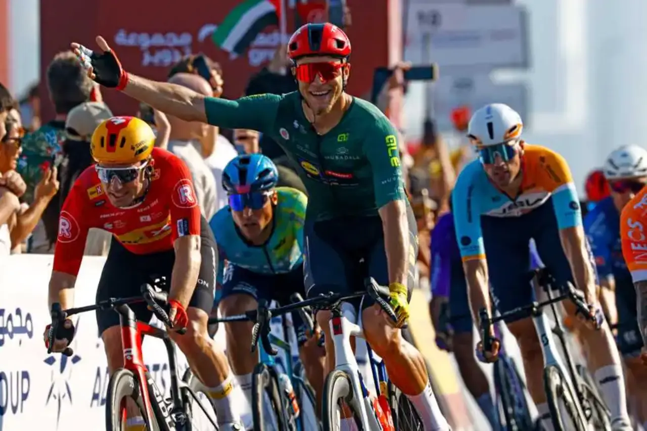 Jonathan Milan vince settimana tappa dell'Uae Tour 2026