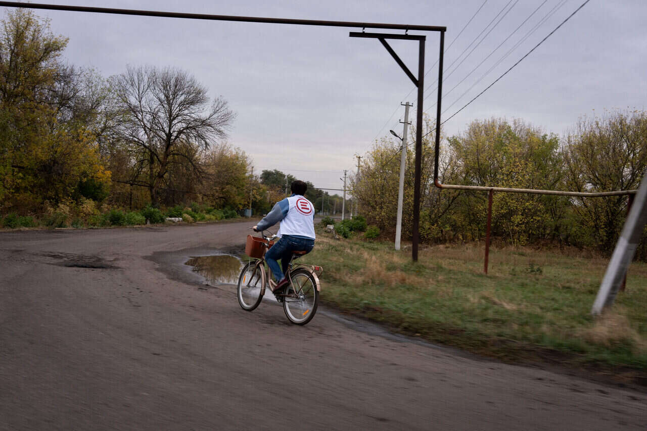 Ucraina: tra le infermiere che usano la bici per sfuggire ai droni
