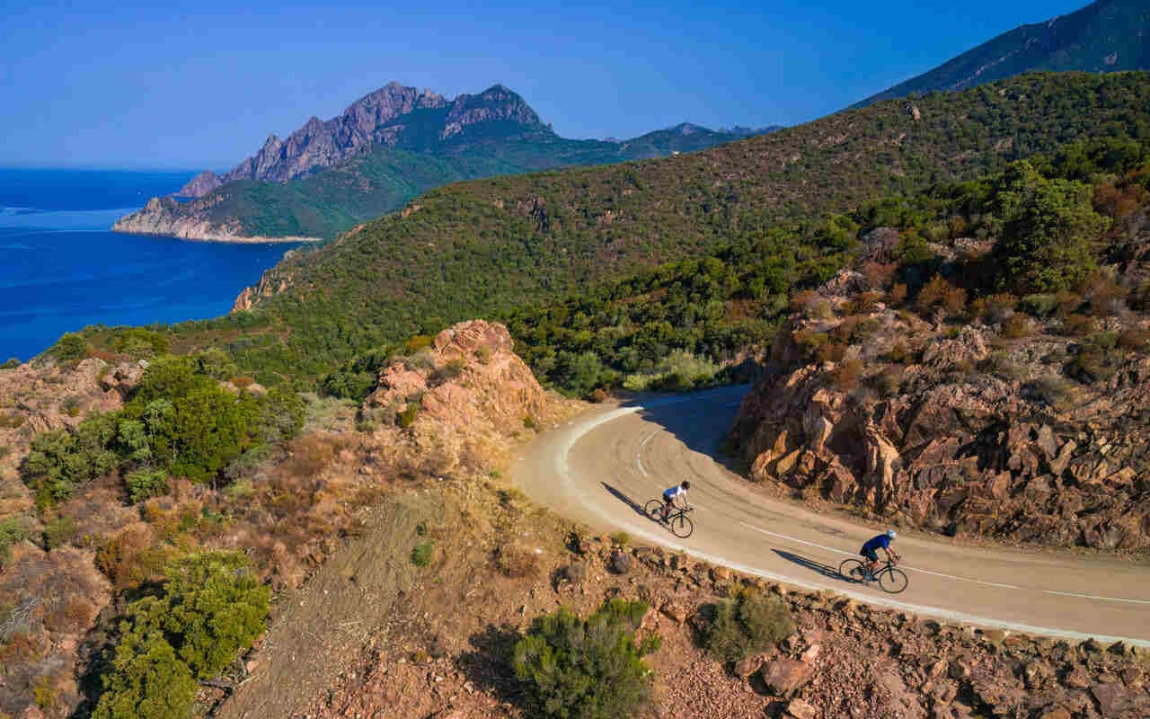 Cicloturismo in Corsica: MTB, gravel e strada, tre modi per esplorare l’isola