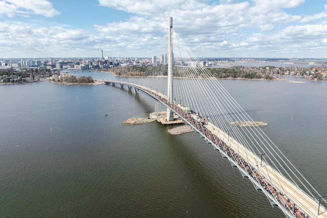 Helsinki: il nuovo ponte più lungo della Finlandia è vietato alle auto