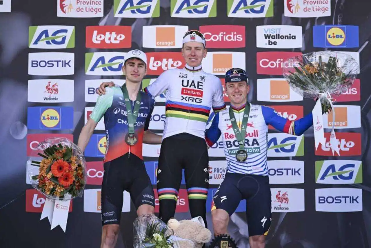 Il podio della Liegi-Bastogne-Liegi 2026: Pogacar, Seixas, Evenepoel