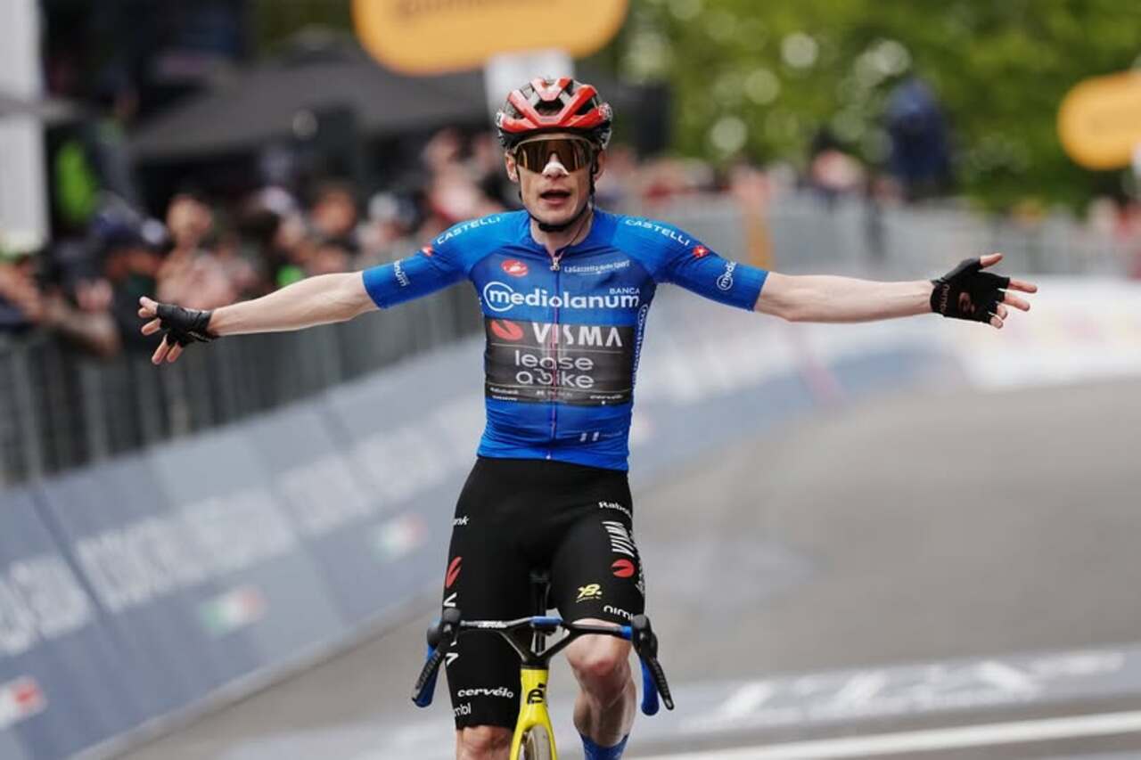 Jonas Vingegaard vince la nona tappa del Giro d'Italia 2026 sul traguardo di Corno alle Scale