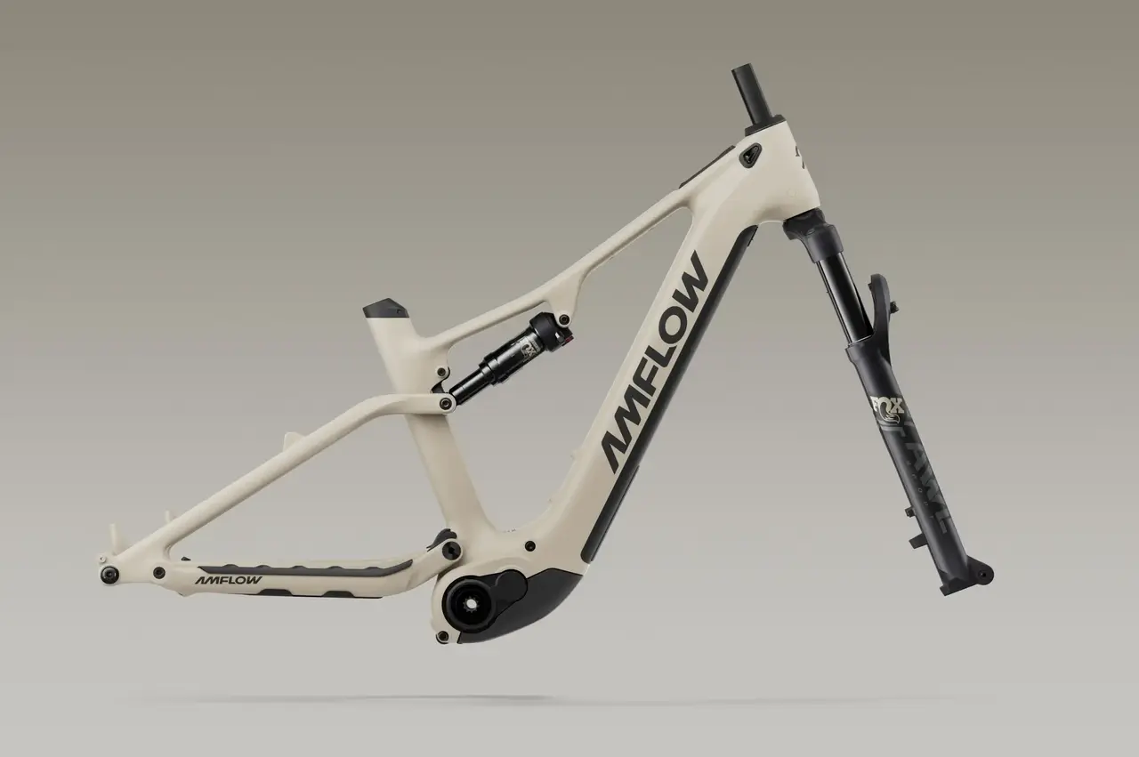 Amflow TL Carbon con telaio in carbonio completo di doppia sospensione e dal peso totale di 2,9 kg