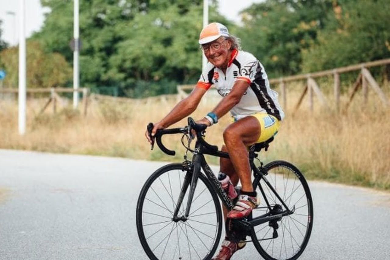 Oltre 2 milioni di km pedalati: addio al professore-ciclista