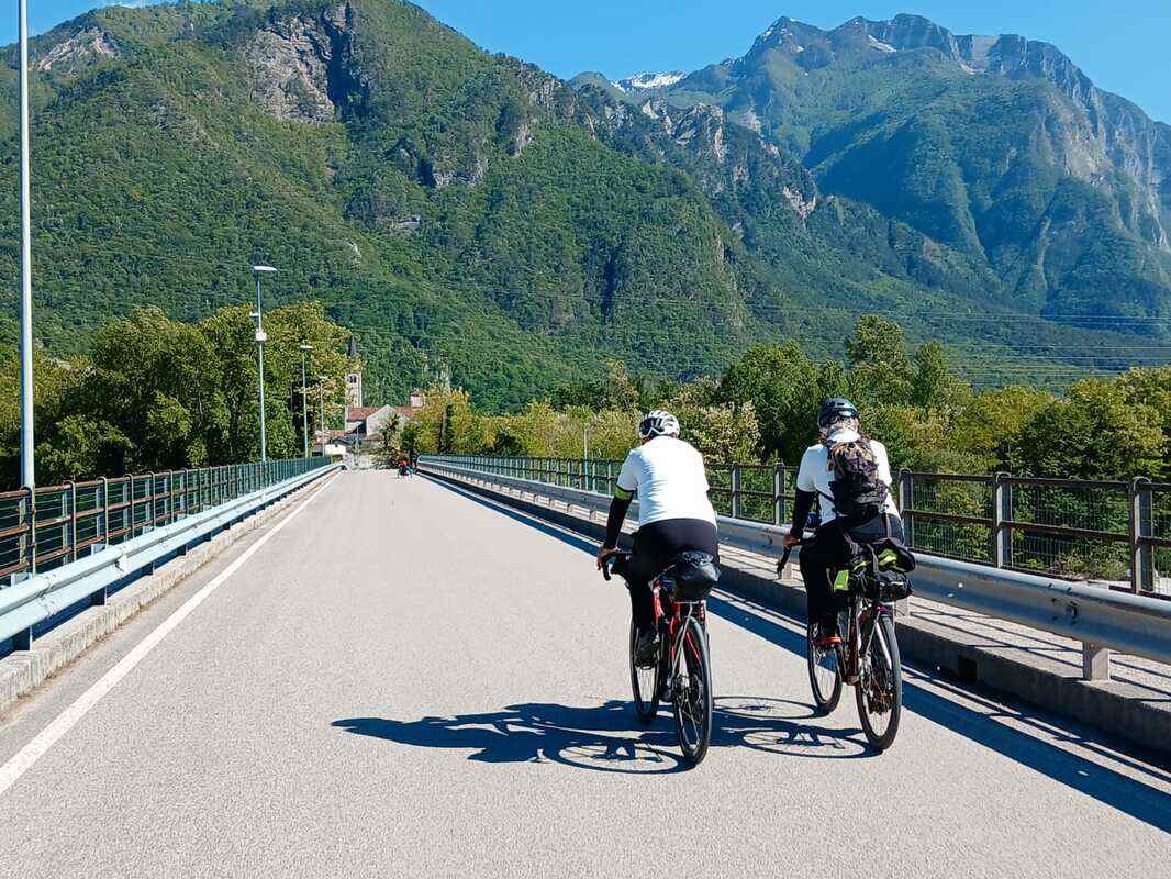 Ciclovia del Tagliamento: un grande viaggio facile lungo il fiume più selvaggio d’Europa