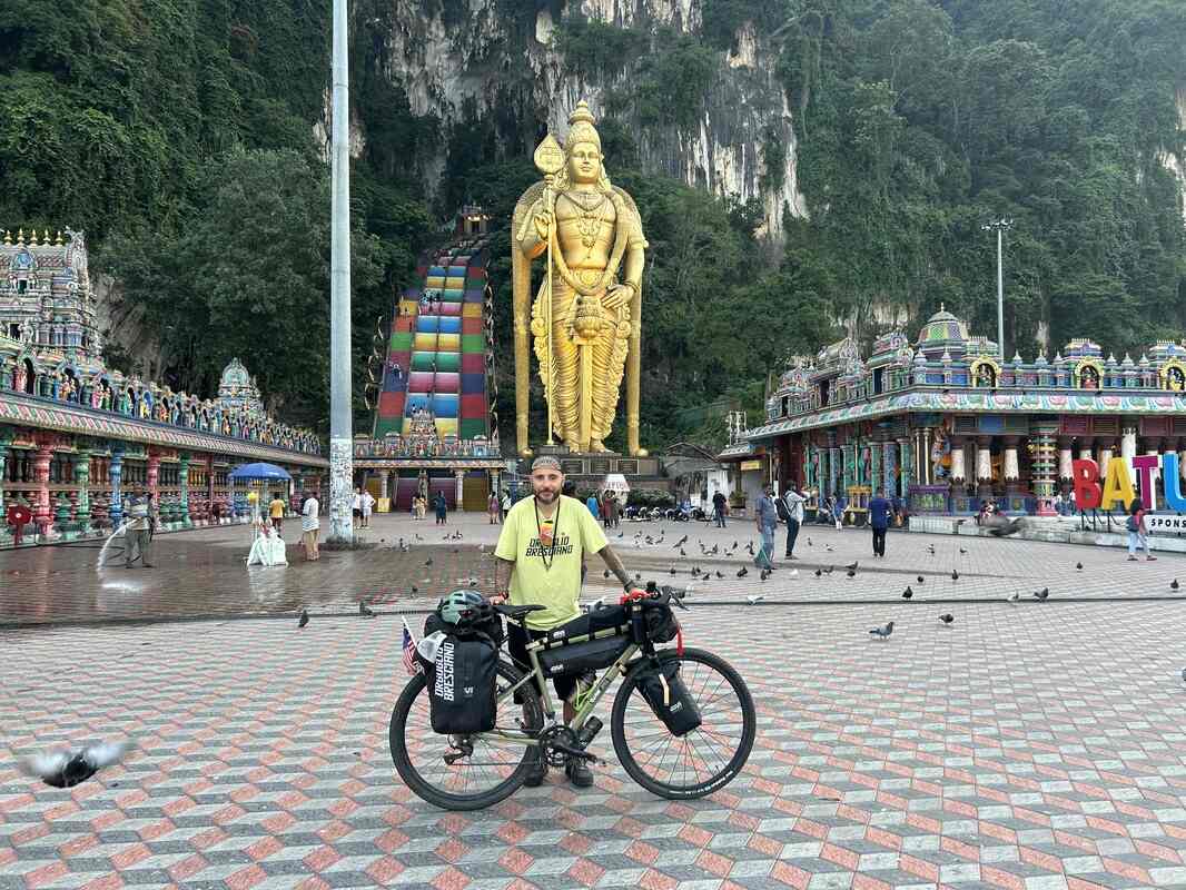 Dal Vietnam a Brescia: 20.000 km in bici (senza averci mai viaggiato prima)